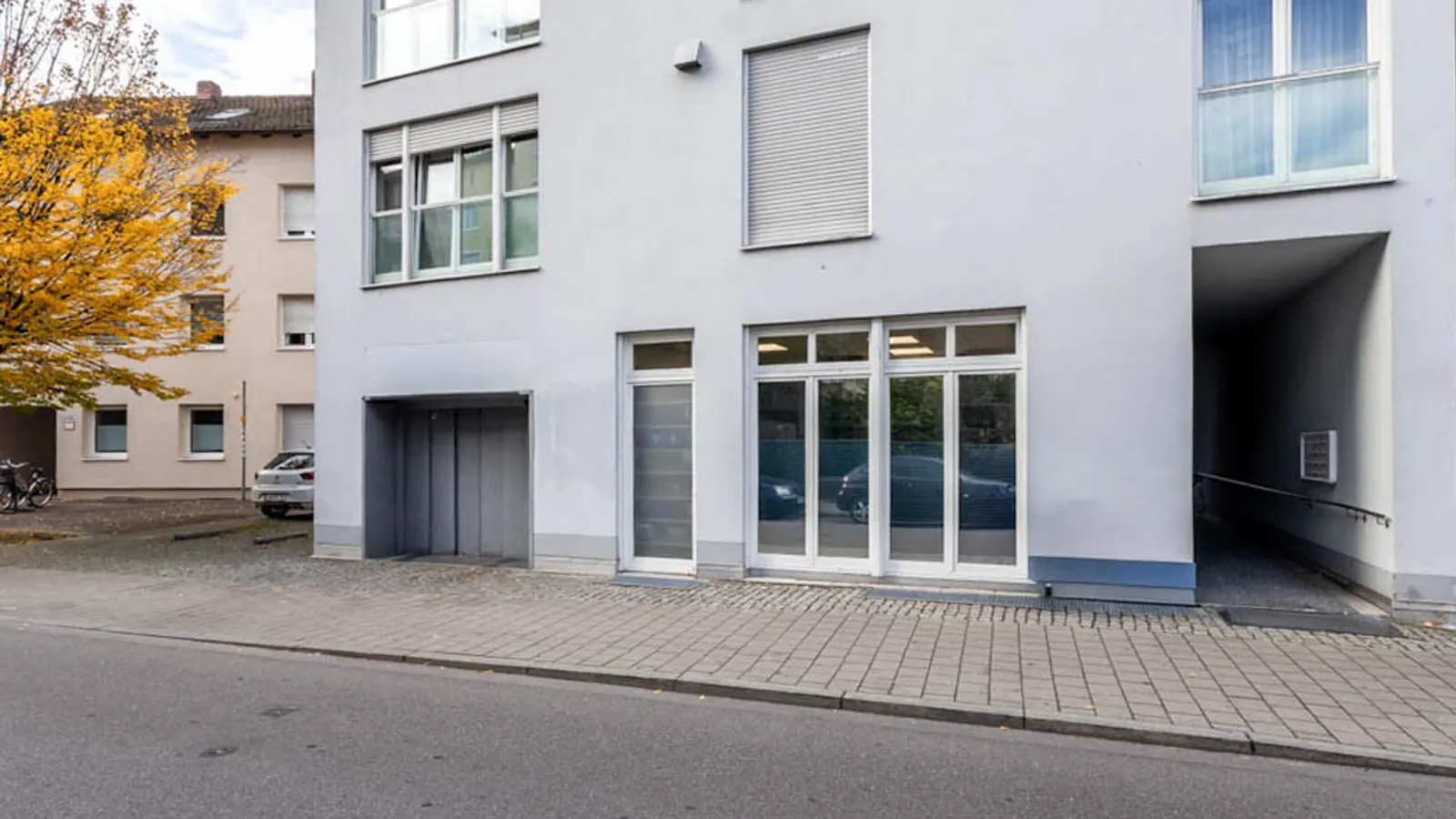 Rarität in der Innenstadt: Erdgeschossfläche mit Garten und Tiefgaragenstellplätzen - Bild 2