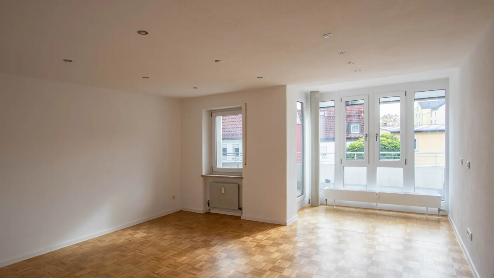 Renovierte, bezugsfertige 2-Zimmer-Wohnung im Ingolstädter Süden mit Loggia! - Bild 1