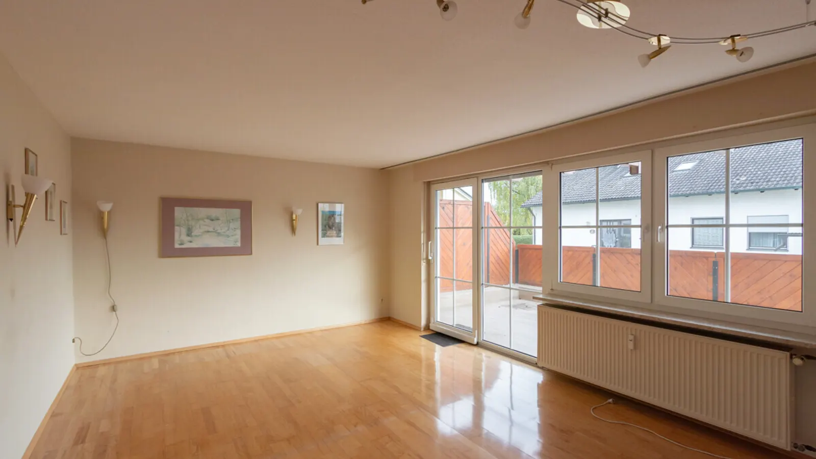 Gepflegtes Dreifamilienhaus in ruhiger Wohnlage von Oberstimm! - Bild 13