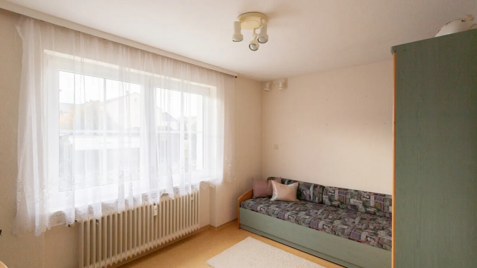 Gepflegtes Dreifamilienhaus in ruhiger Wohnlage von Oberstimm! - Bild 11