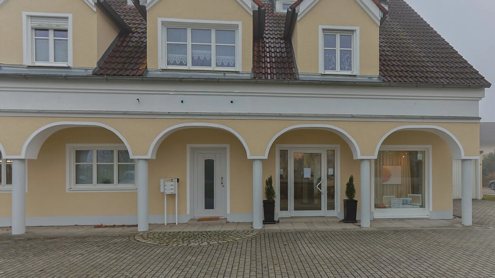 Ihr neuer Standort in Zuchering: Moderne Ladenfläche mit viel Potenzial! - Bild 1