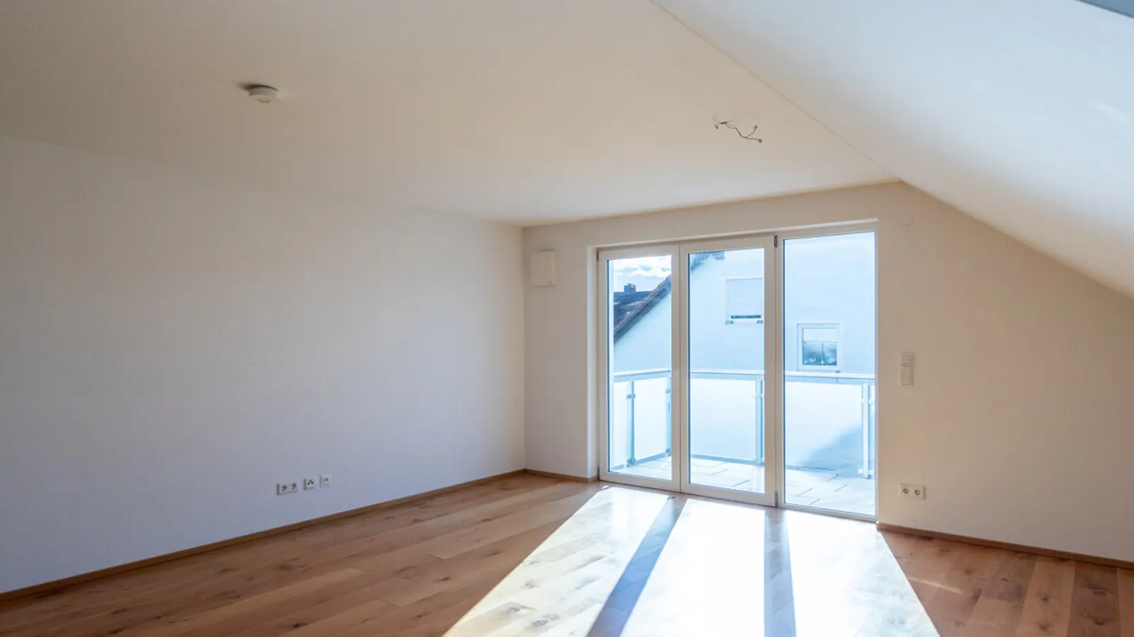 Hochwertige 2-Zimmer-Dachgeschosswohnung in Ingolstadt Nord-Ost - Bild 3