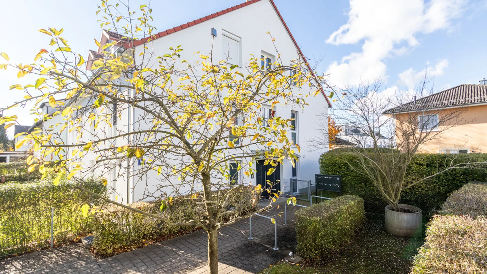 Hochwertige 2-Zimmer-Dachgeschosswohnung in Ingolstadt Nord-Ost - Bild 1