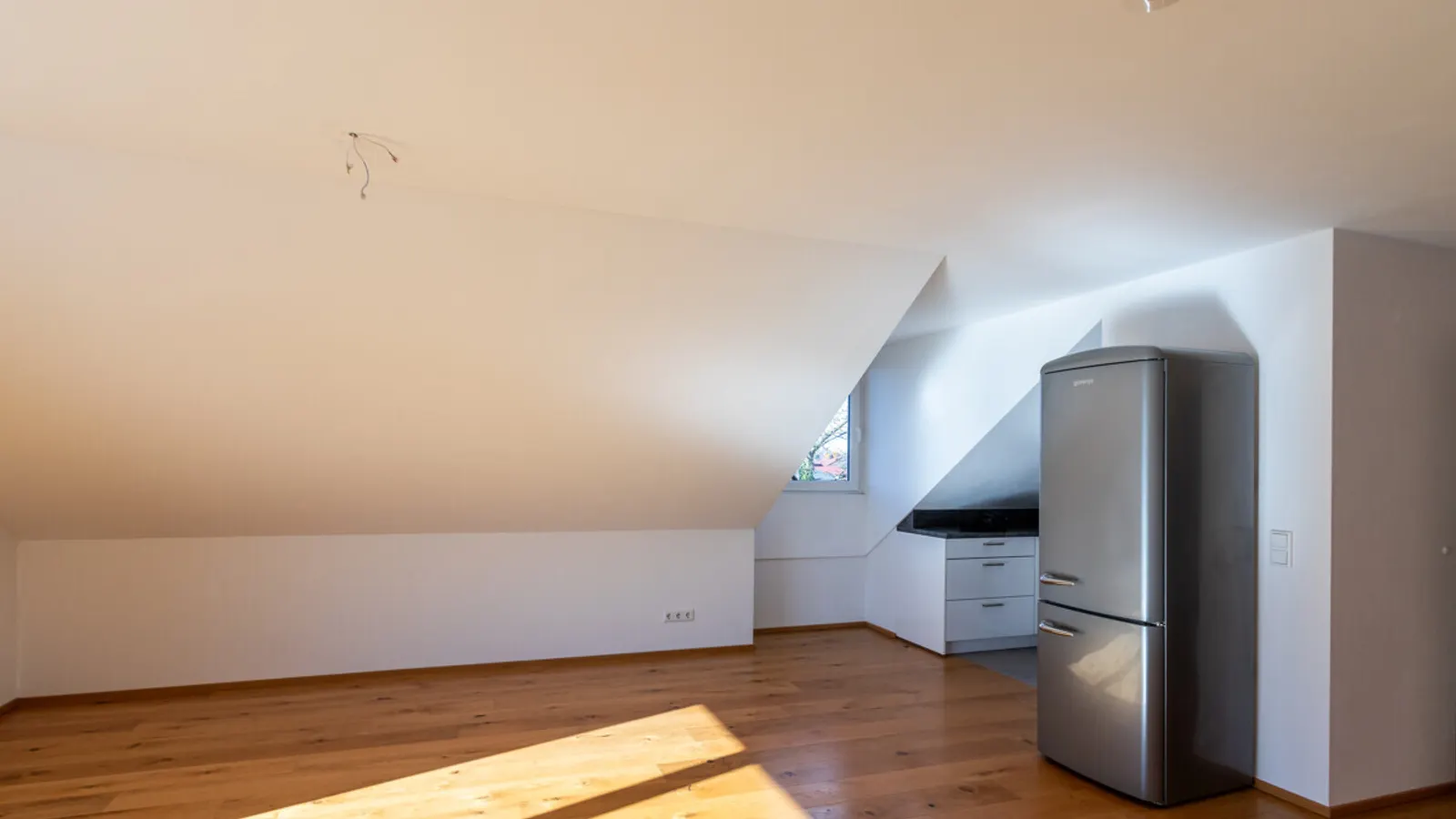 Hochwertige 2-Zimmer-Dachgeschosswohnung in Ingolstadt Nord-Ost - Bild 4