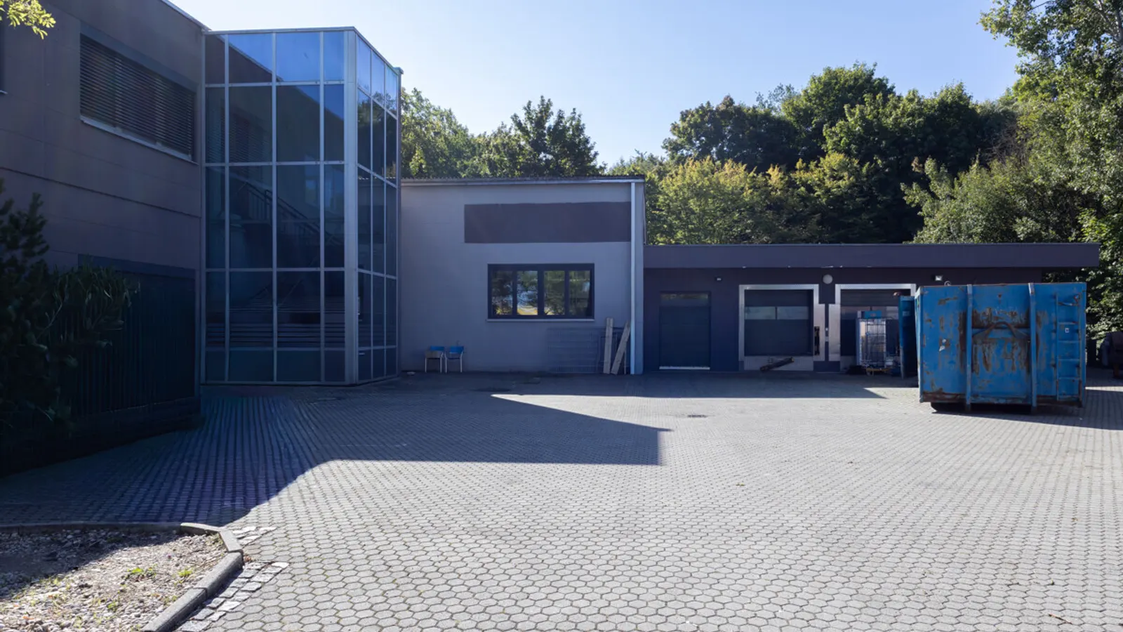 Großzügige Halle mit Büro in Autobahnnähe - Bild 1