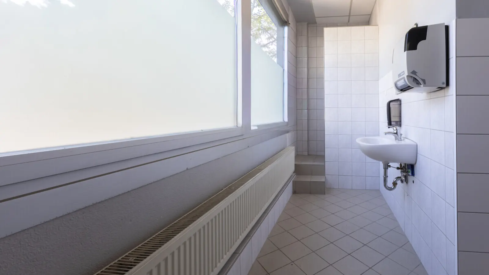 Großzügige Halle mit Büro in Autobahnnähe - Bild 7