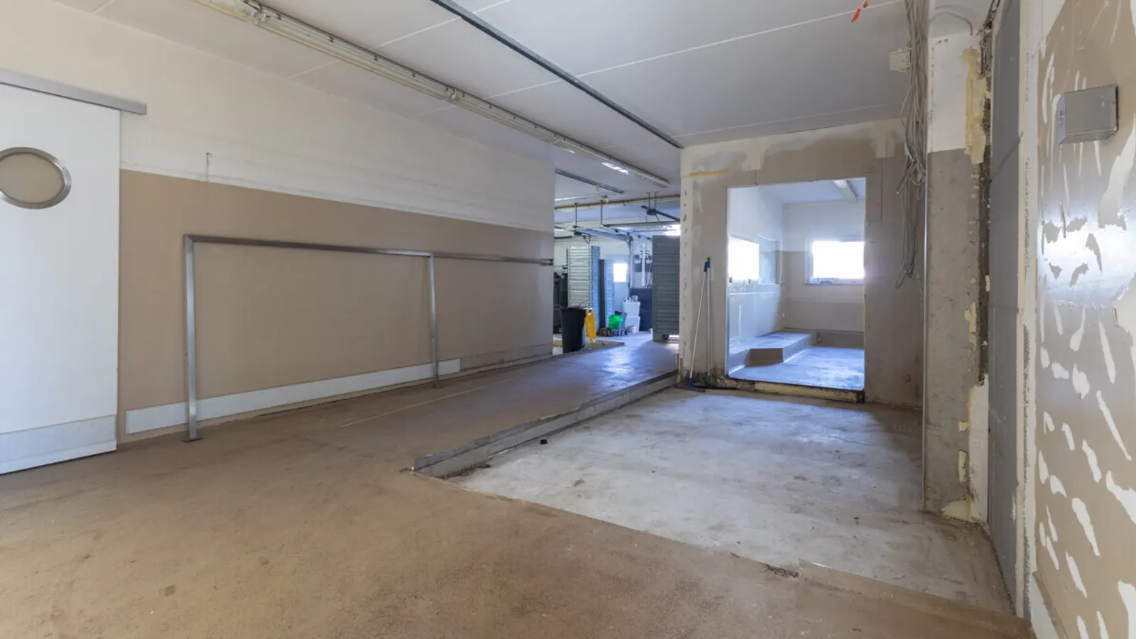 Großzügige Halle mit Büro in Autobahnnähe - Bild 13