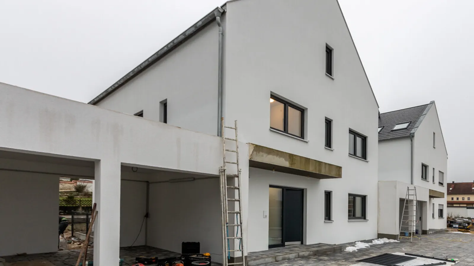 Neuwertige 5-Zimmer-Wohnung mit Garten in Egweil - Bild 2