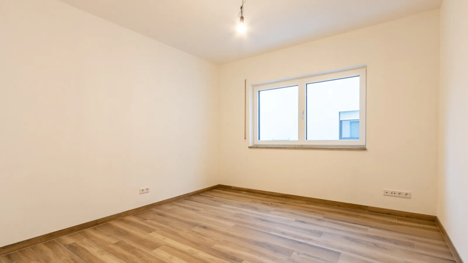 Neuwertige 5-Zimmer-Wohnung mit Garten in Egweil - Bild 7