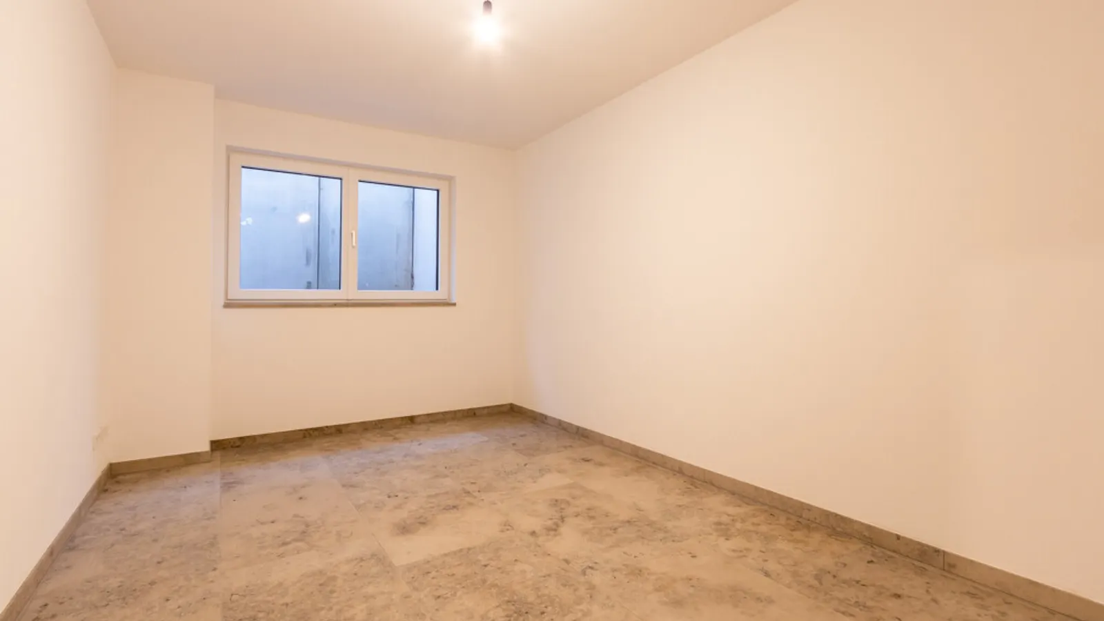 Neuwertige 5-Zimmer-Wohnung mit Garten in Egweil - Bild 13