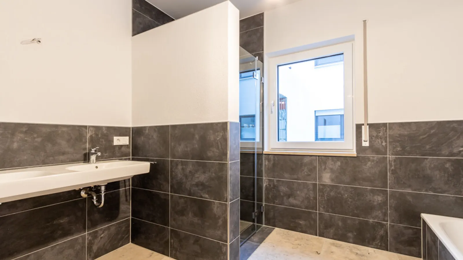 Neuwertige 5-Zimmer-Wohnung mit Garten in Egweil - Bild 6