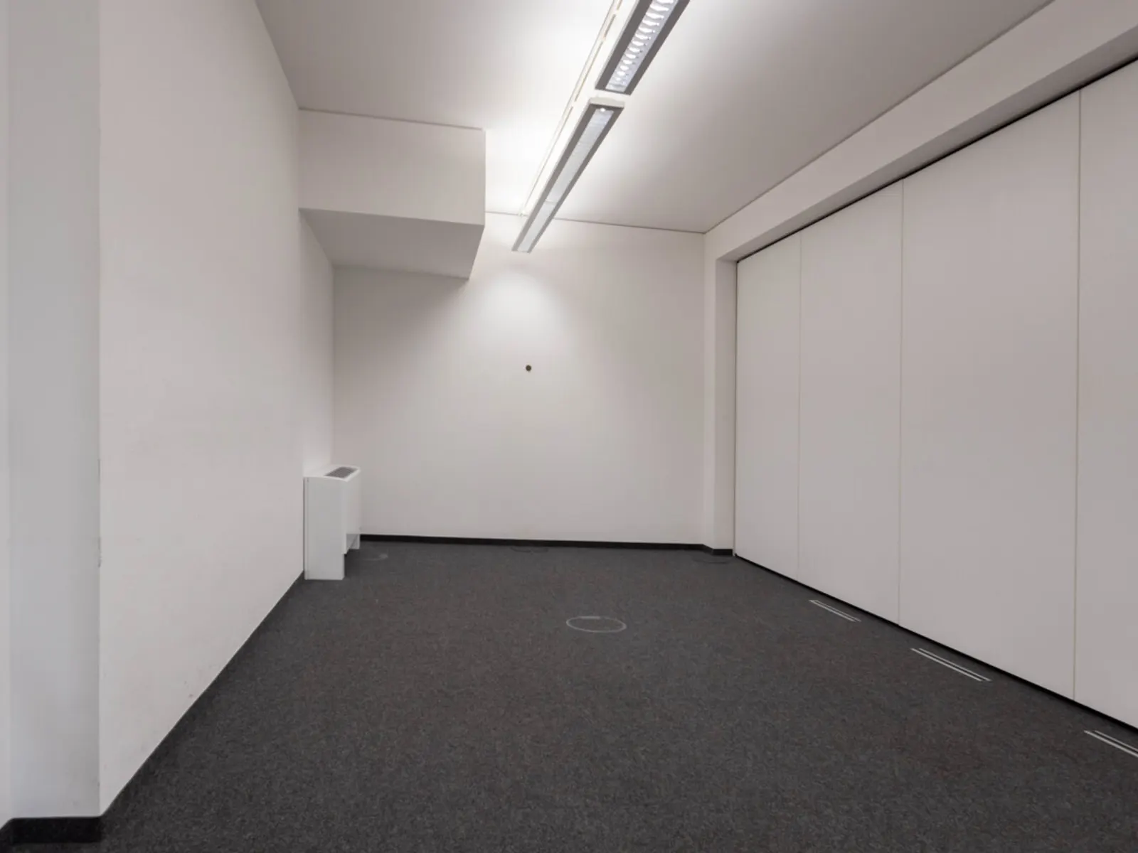 Große Bürofläche in modernem Geschäftsgebäude - Bild 23