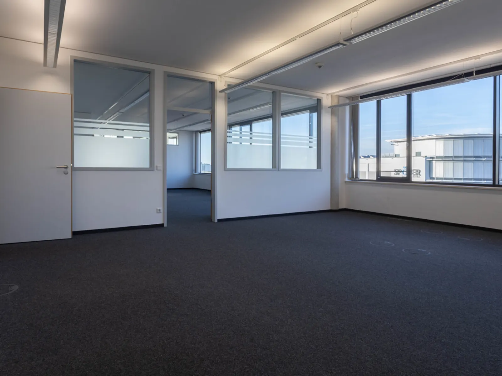 Große Bürofläche in modernem Geschäftsgebäude - Bild 6