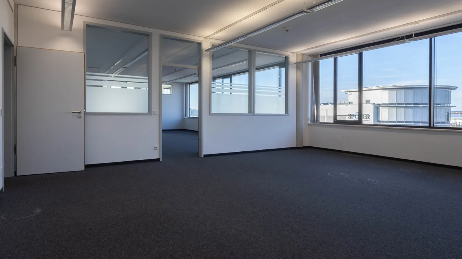 Große Bürofläche in modernem Geschäftsgebäude - Bild 6