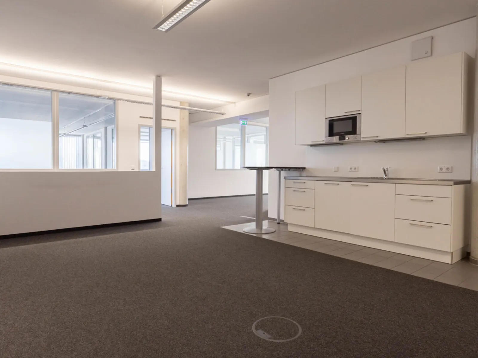 Große Bürofläche in modernem Geschäftsgebäude - Bild 4