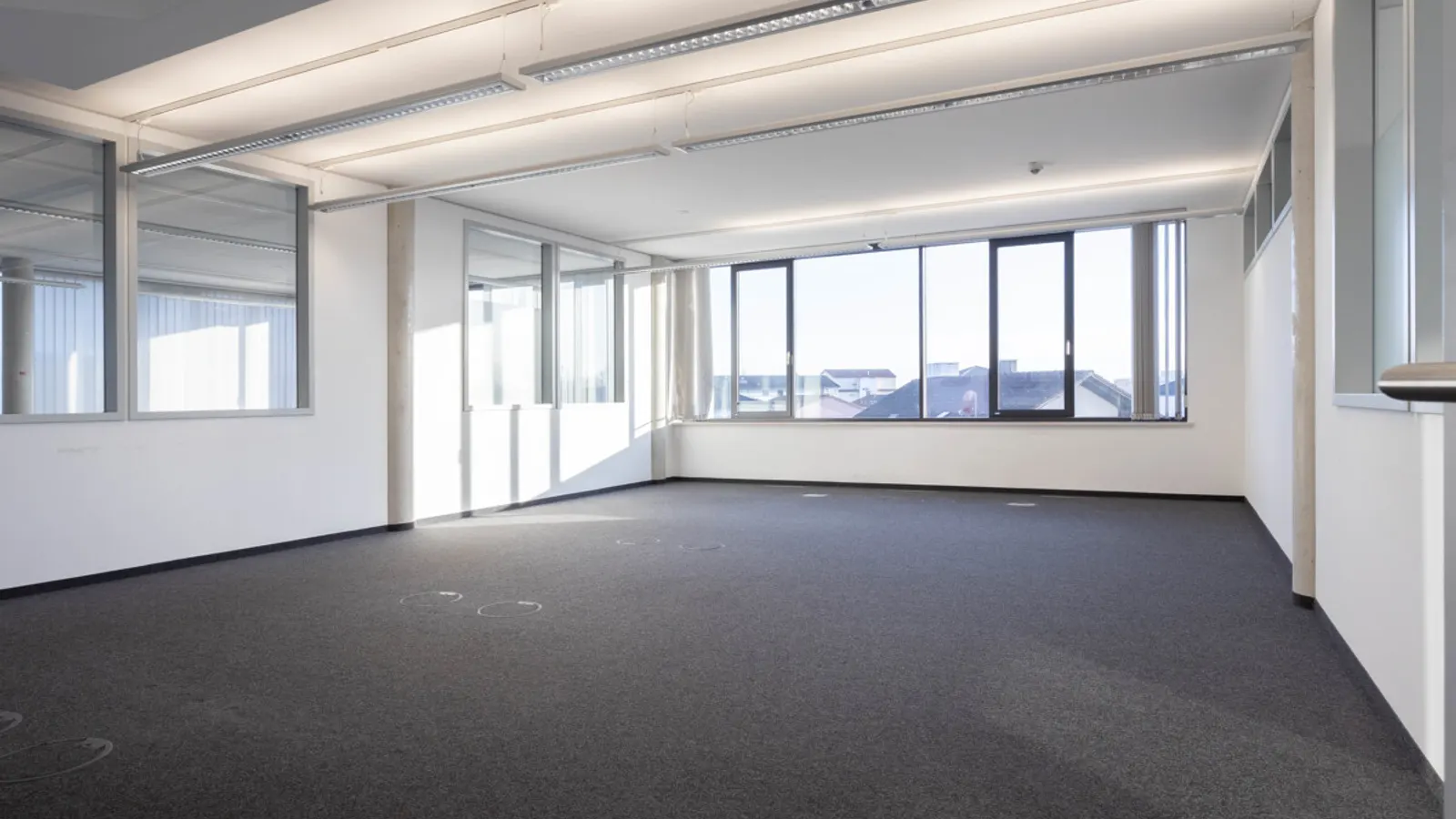 Große Bürofläche in modernem Geschäftsgebäude - Bild 18