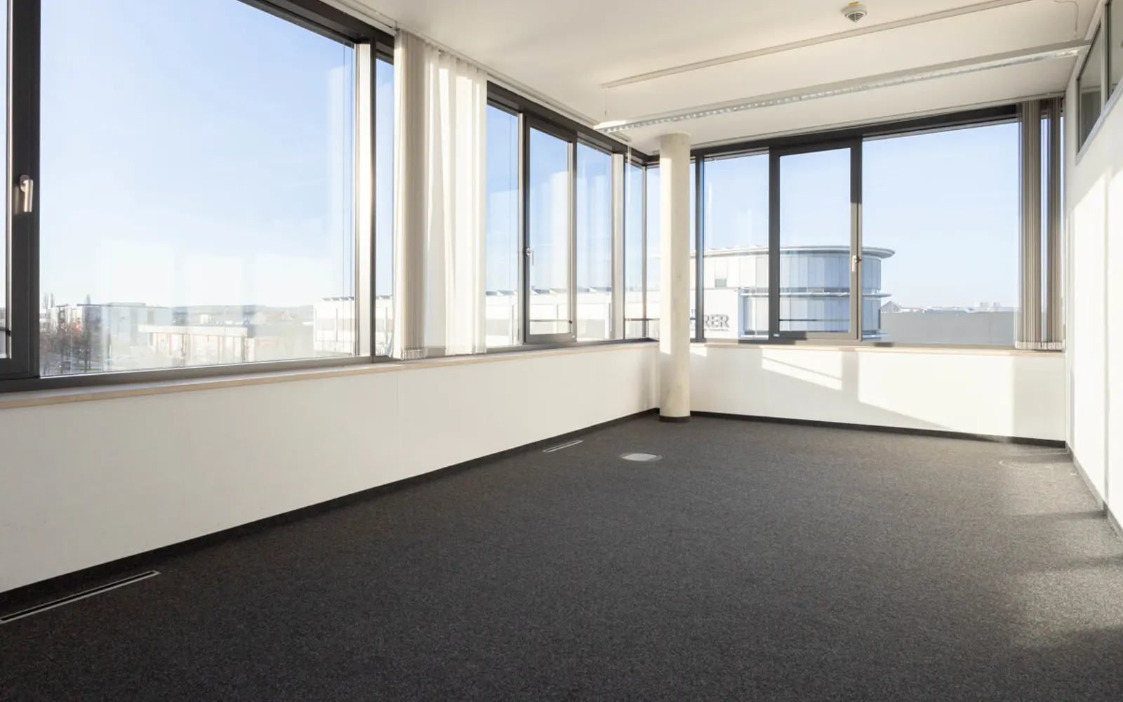 Große Bürofläche in modernem Geschäftsgebäude - Bild 9