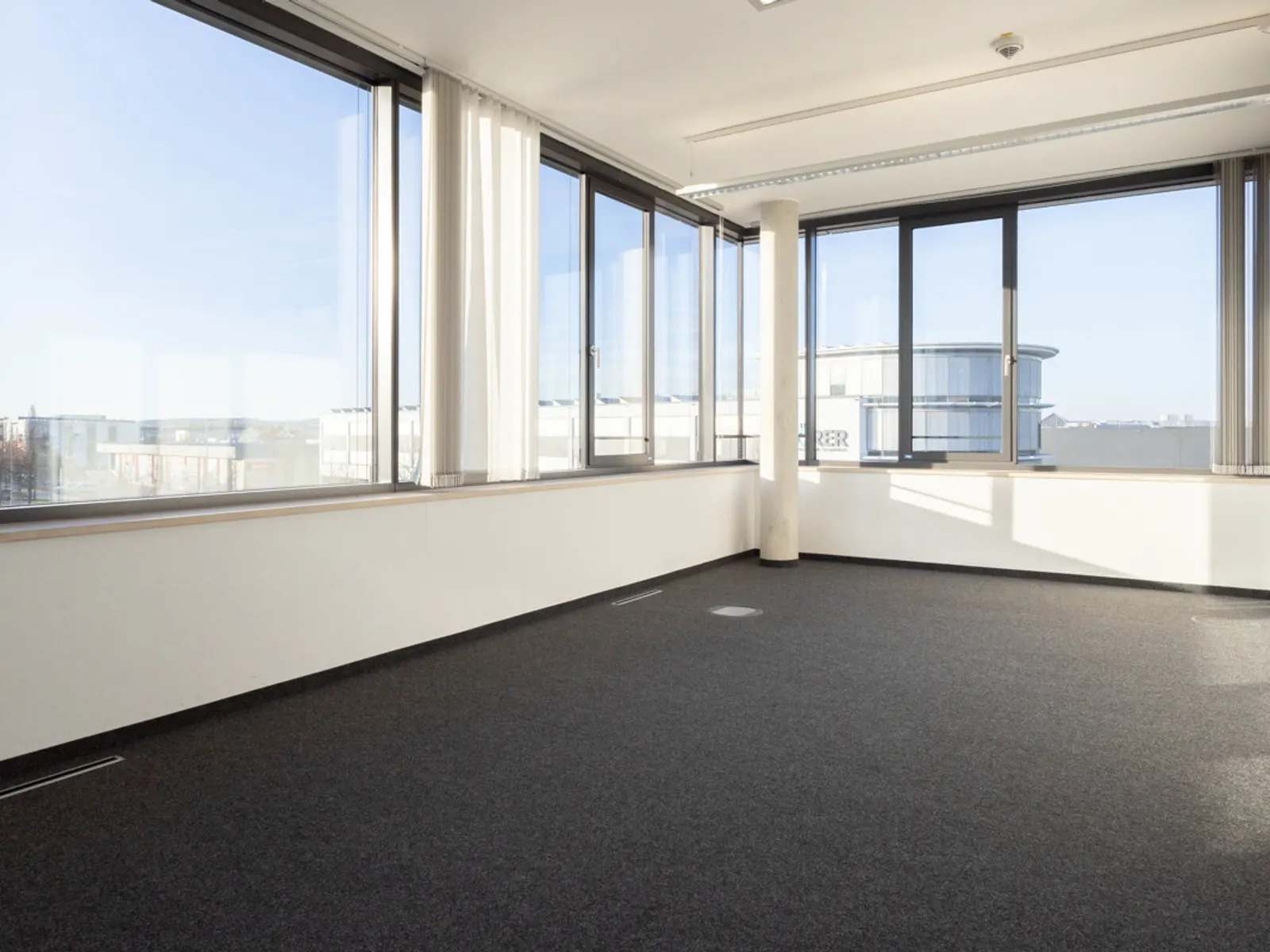 Große Bürofläche in modernem Geschäftsgebäude - Bild 9