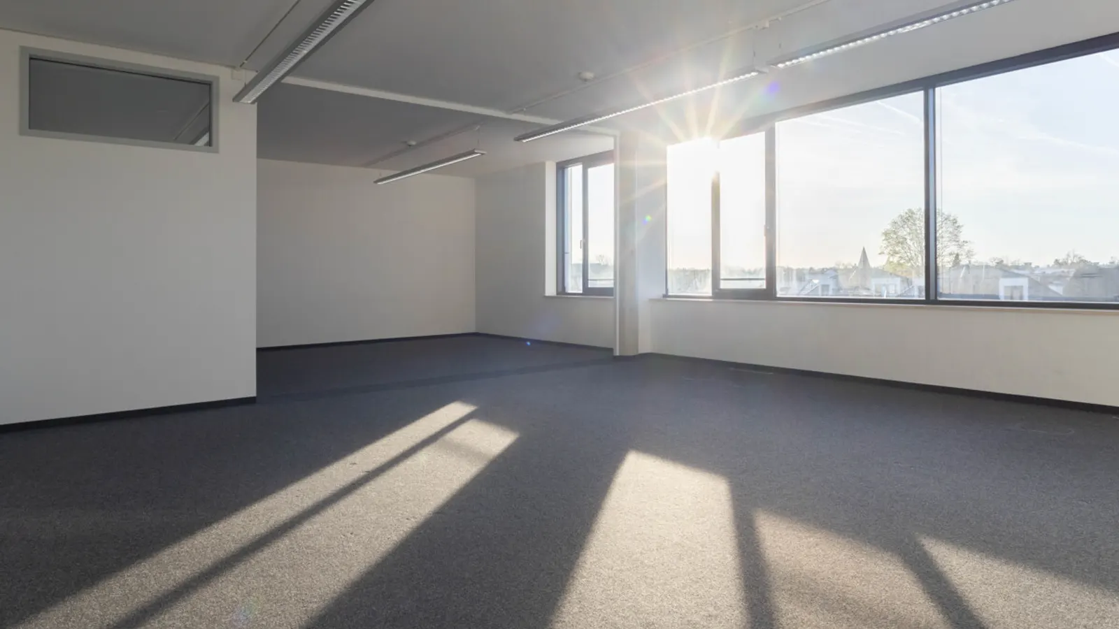 Große Bürofläche in modernem Geschäftsgebäude - Bild 15