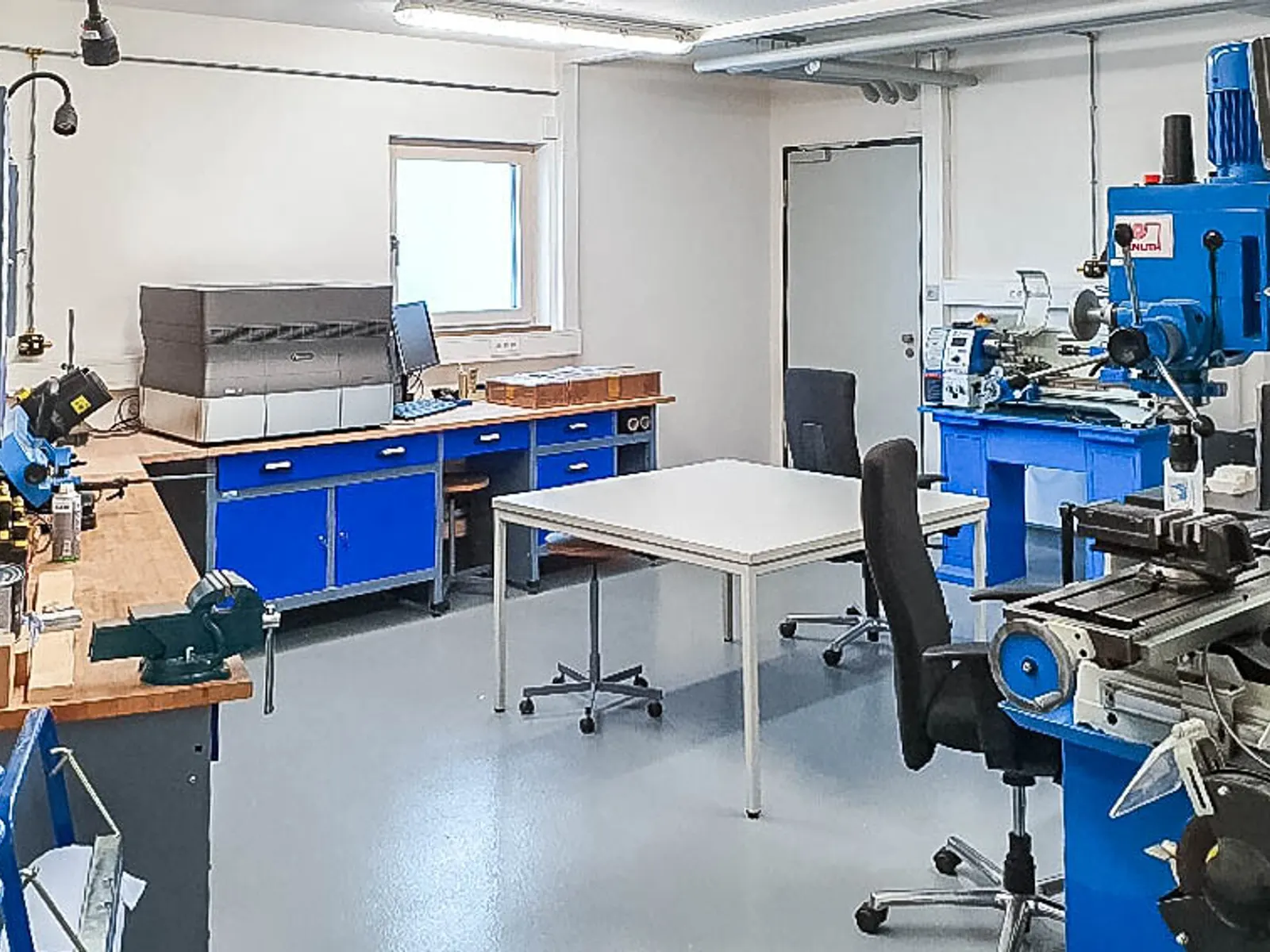 Modernes Bürogebäude mit Werkstatt im Gewerbegebiet Kösching - Bild 13