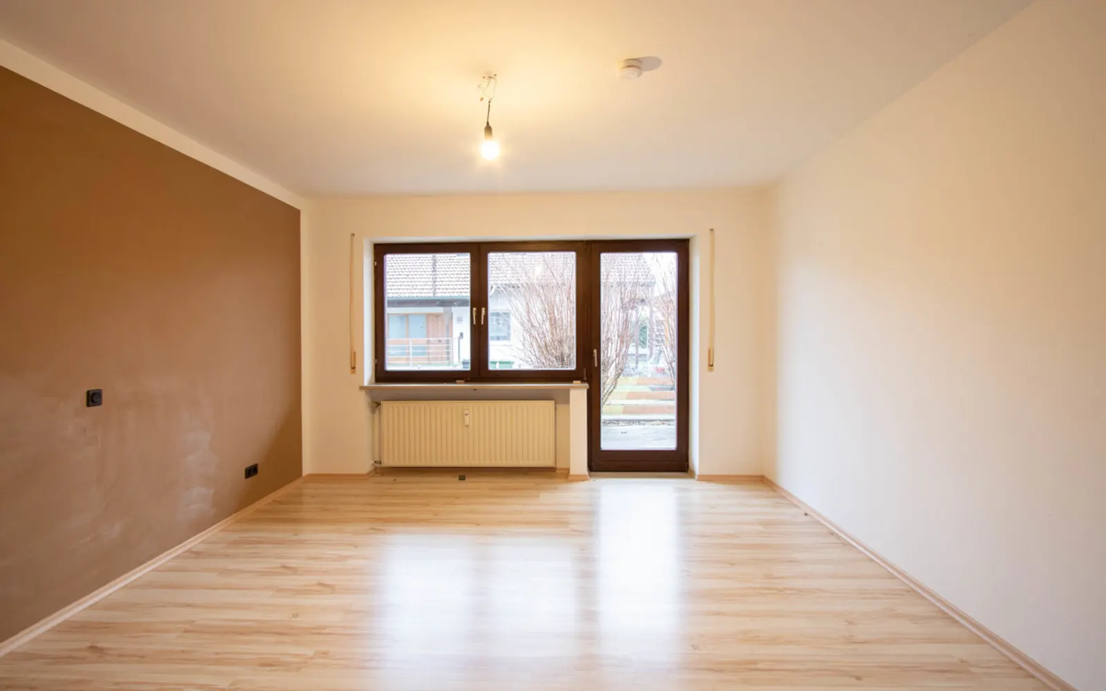 Viel Platz für Ihre Wohnideen: Großzügiges Zweifamilienhaus in Wettstetten - Bild 5