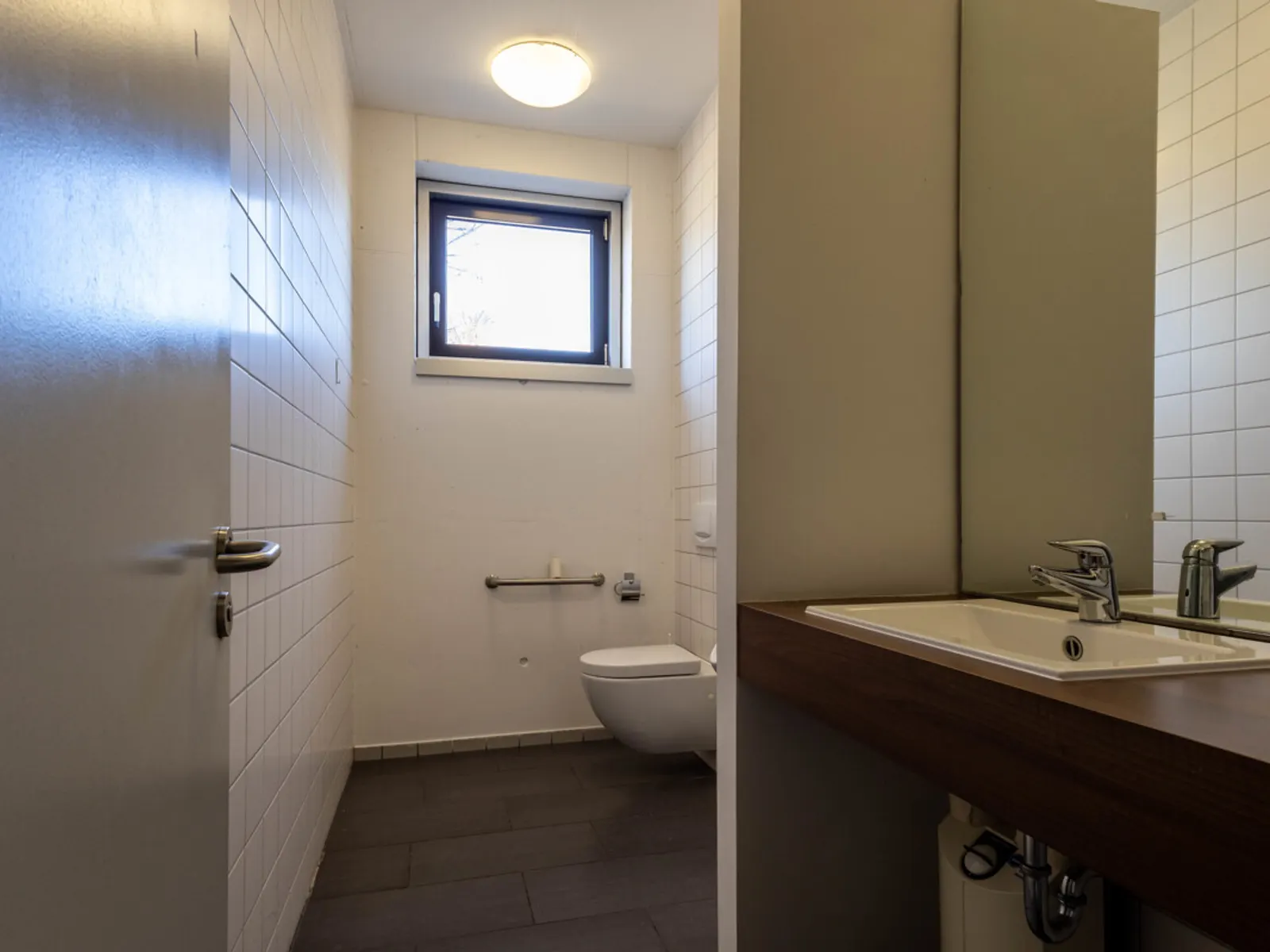 Weitläufige Gewerbefläche - Bürogebäude mit Werkstatt - Bild 19