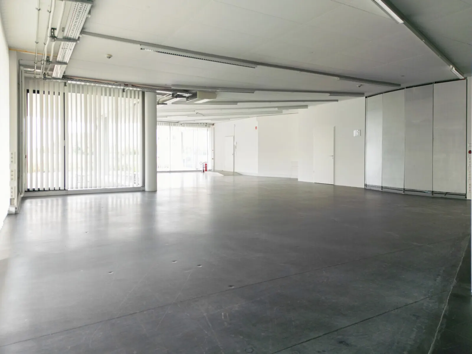 Weitläufige Gewerbefläche - Bürogebäude mit Werkstatt - Bild 5