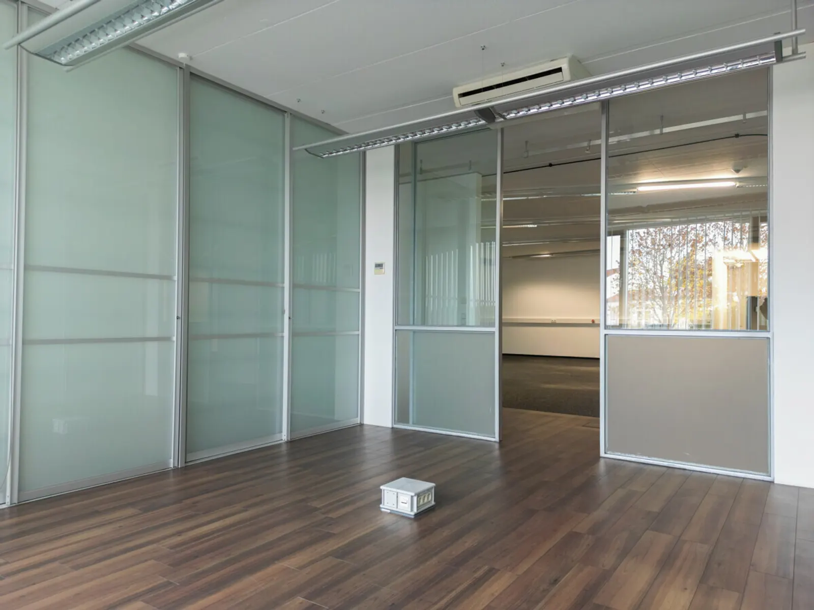 Weitläufige Gewerbefläche - Bürogebäude mit Werkstatt - Bild 11