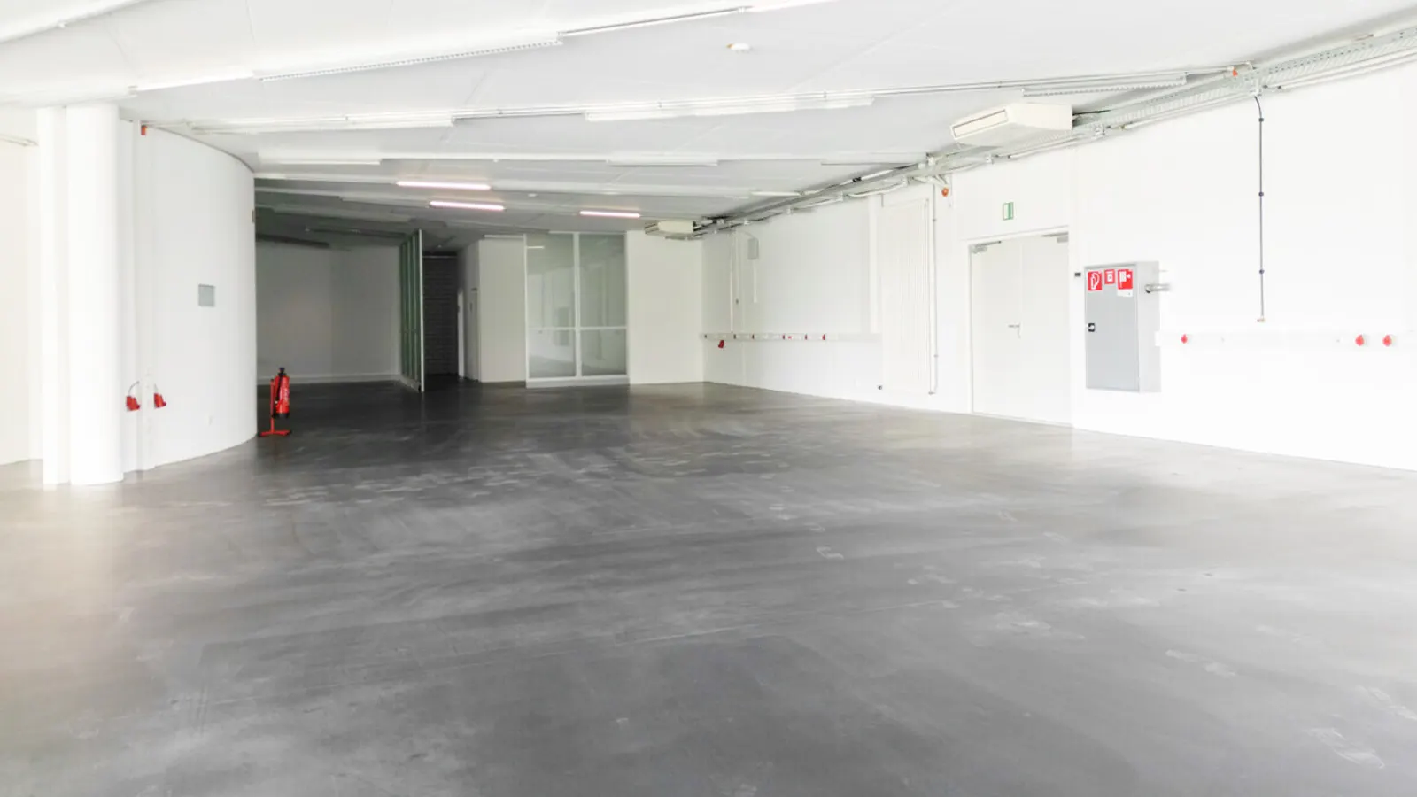 Weitläufige Gewerbefläche - Bürogebäude mit Werkstatt - Bild 8