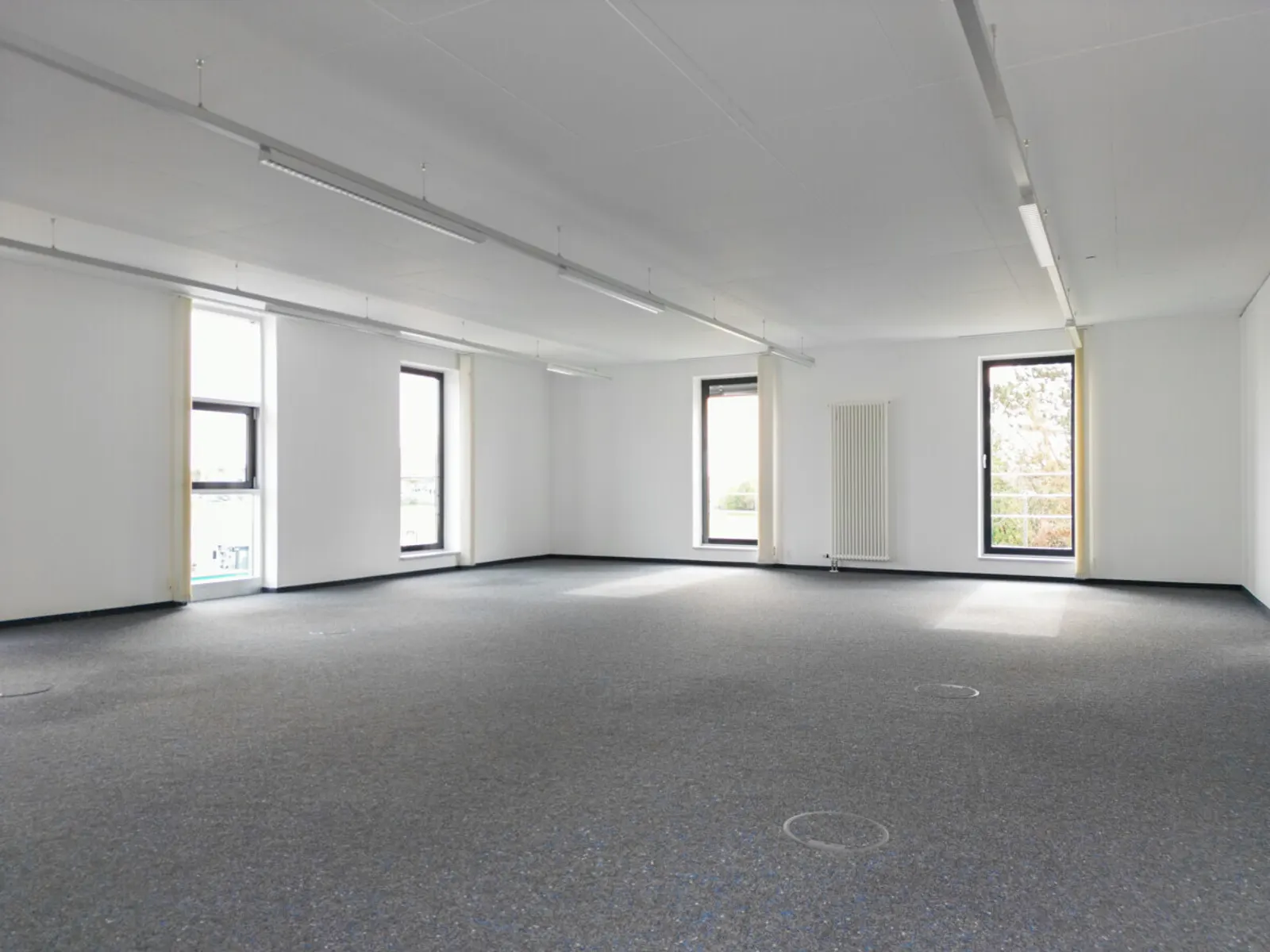 Weitläufige Gewerbefläche - Bürogebäude mit Werkstatt - Bild 14