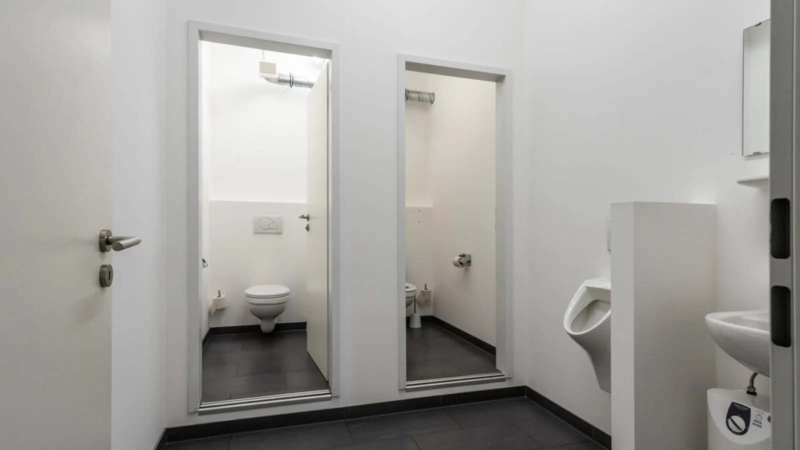 Weitläufige Gewerbefläche - Bürogebäude mit Werkstatt - Bild 20