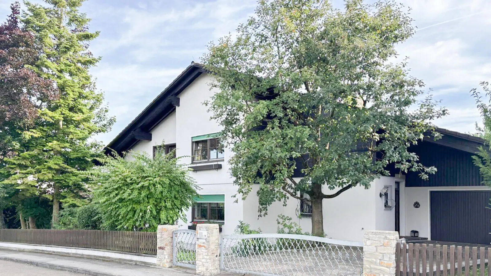 Gepflegtes großzügig angelegtes Einfamilienhaus - Bild 1