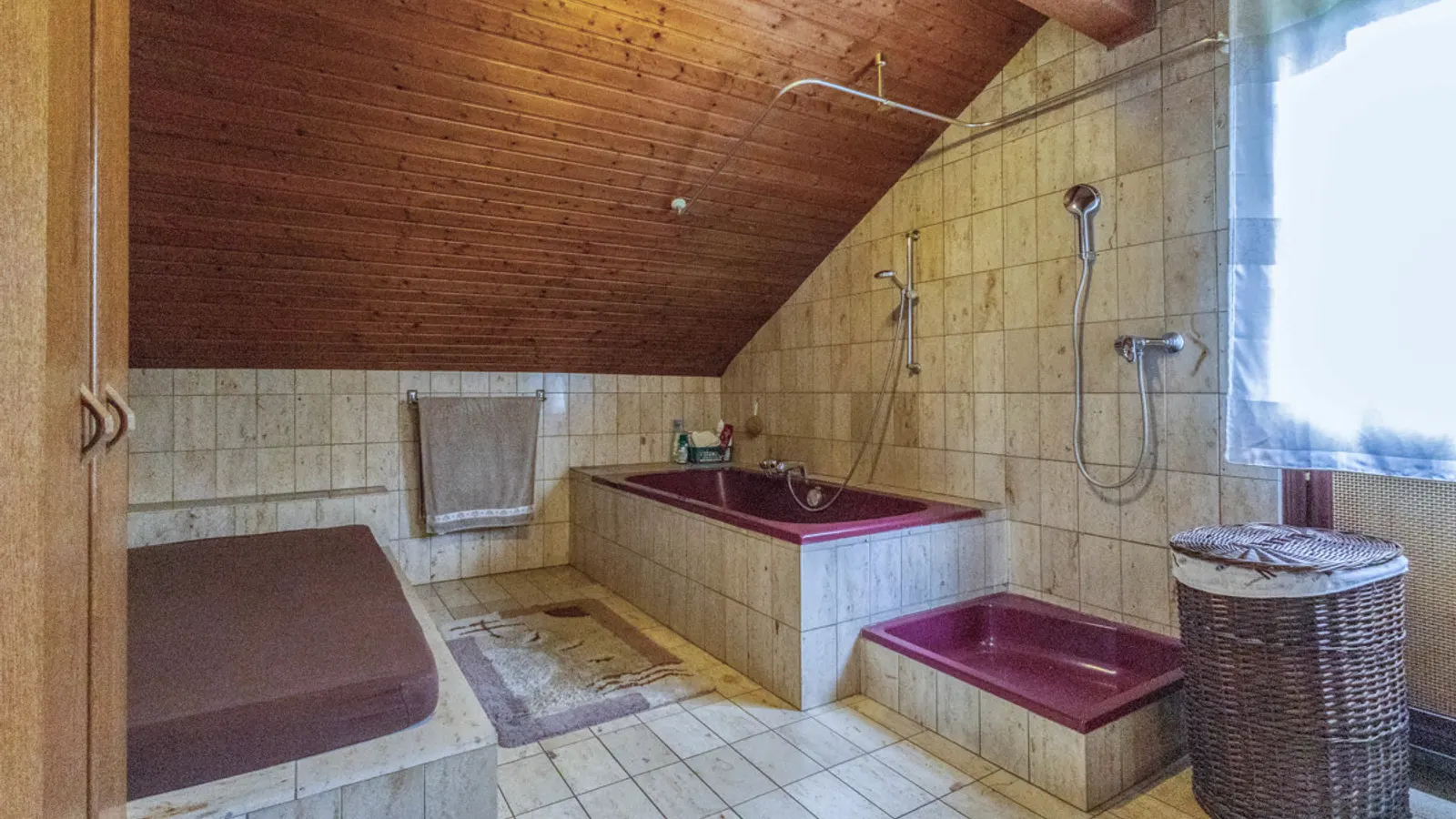 Solides Zweifamilienhaus mit viel Wohnfläche in ruhiger Lage von Stammham-Westerhofen - Bild 6