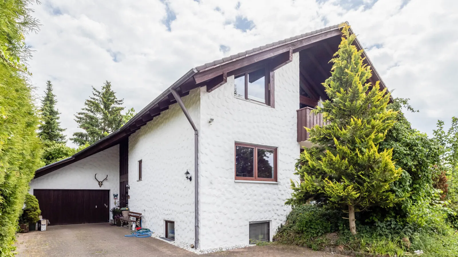 Solides Zweifamilienhaus mit viel Wohnfläche in ruhiger Lage von Stammham-Westerhofen - Bild 1