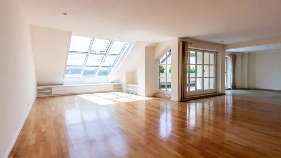 Altes Westviertel: 3-4 Zimmer-Wohnung mit Dachterrasse