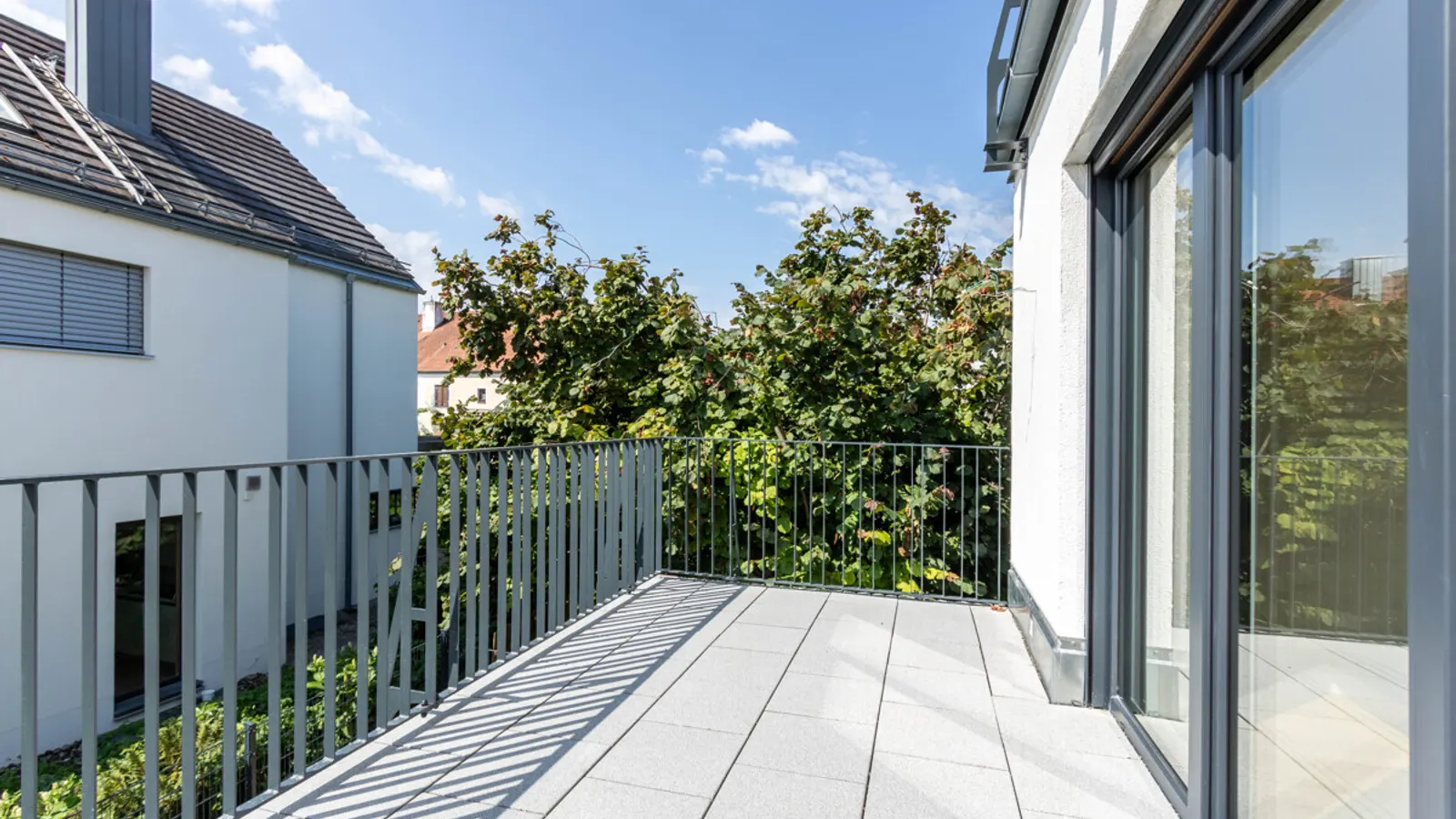 Sofort bezugsfreier Neubau: 3-Zimmer-Wohnung mit Balkon - Bild 1
