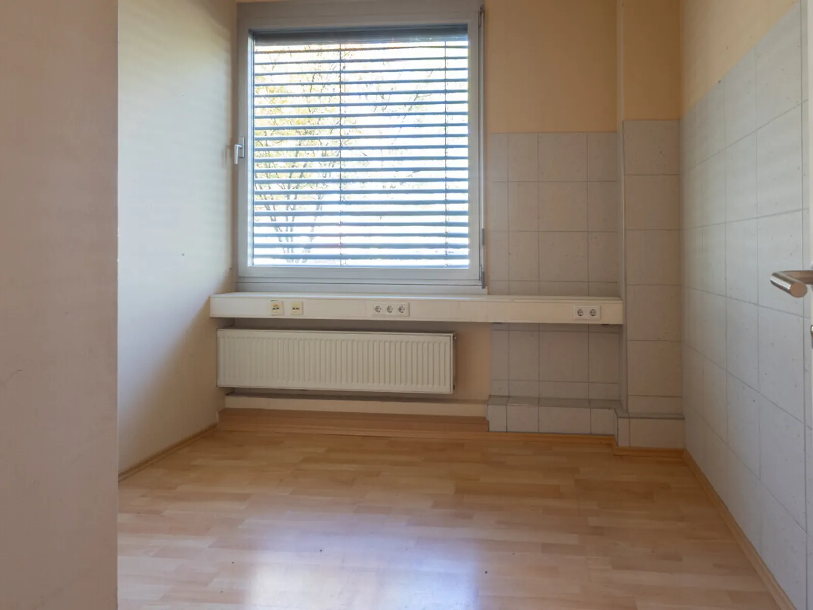 Großzügige Halle mit Büro in Autobahnnähe - Bild 6