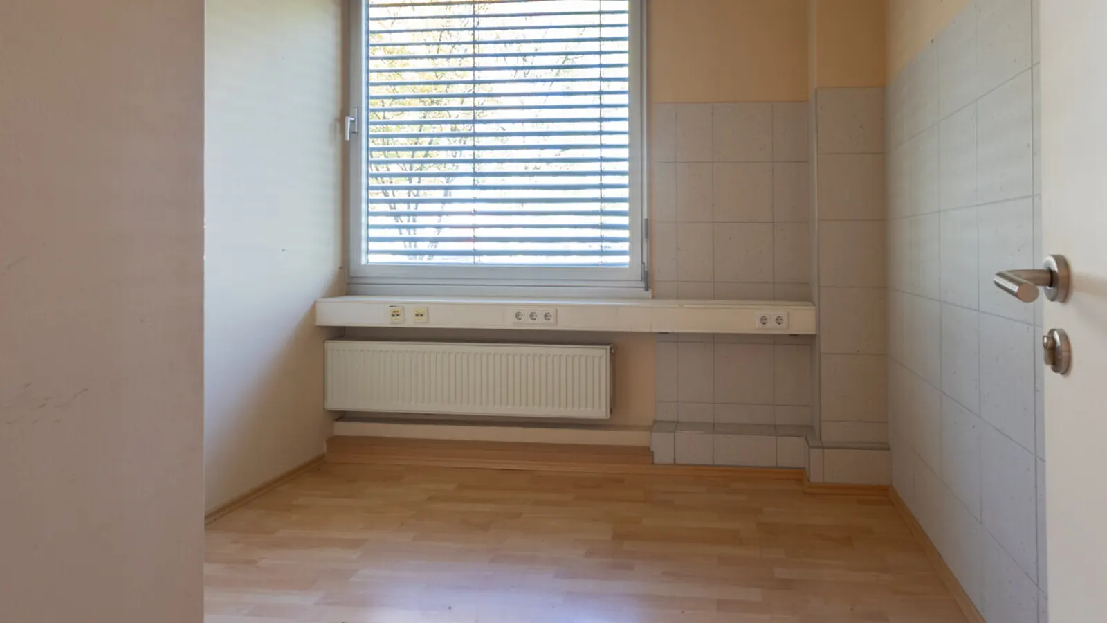 Großzügige Halle mit Büro in Autobahnnähe - Bild 6