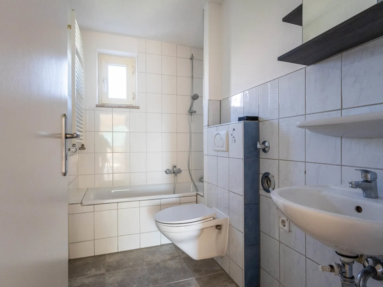 Renovierungsbedürftige 2-Zimmer-Wohnung mit Balkon und Außenstellplatz im Augustinviertel! - Bild 6