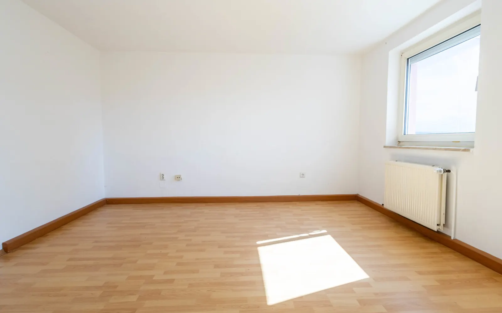 Renovierungsbedürftige 2-Zimmer-Wohnung mit Balkon und Außenstellplatz im Augustinviertel! - Bild 3