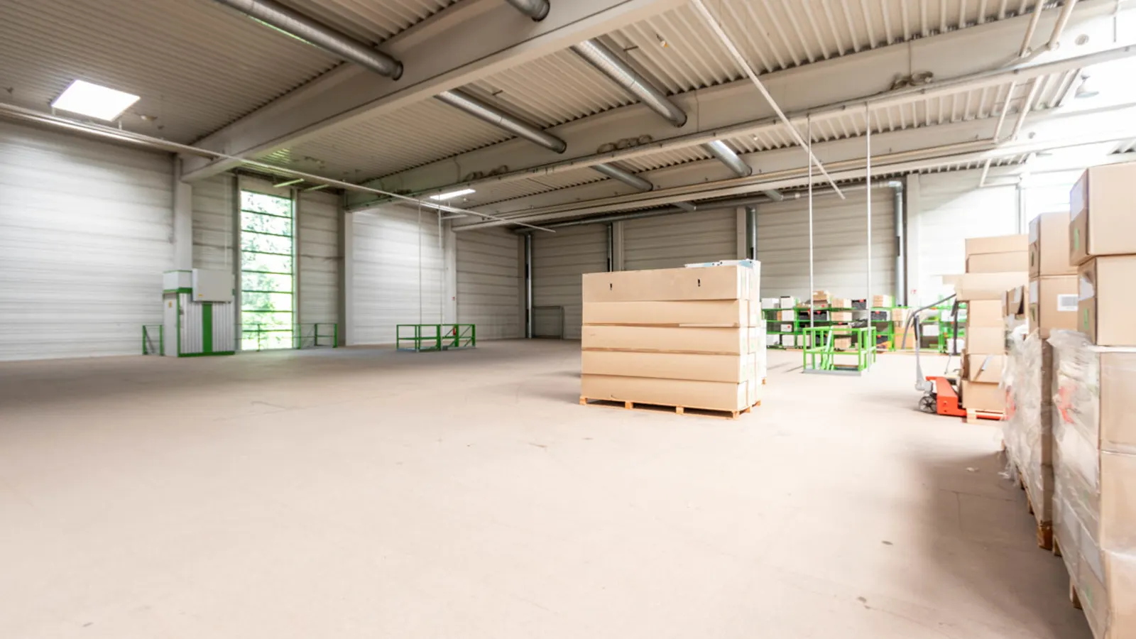 Geräumige Halle mit hervorragender Anbindung - Bild 6