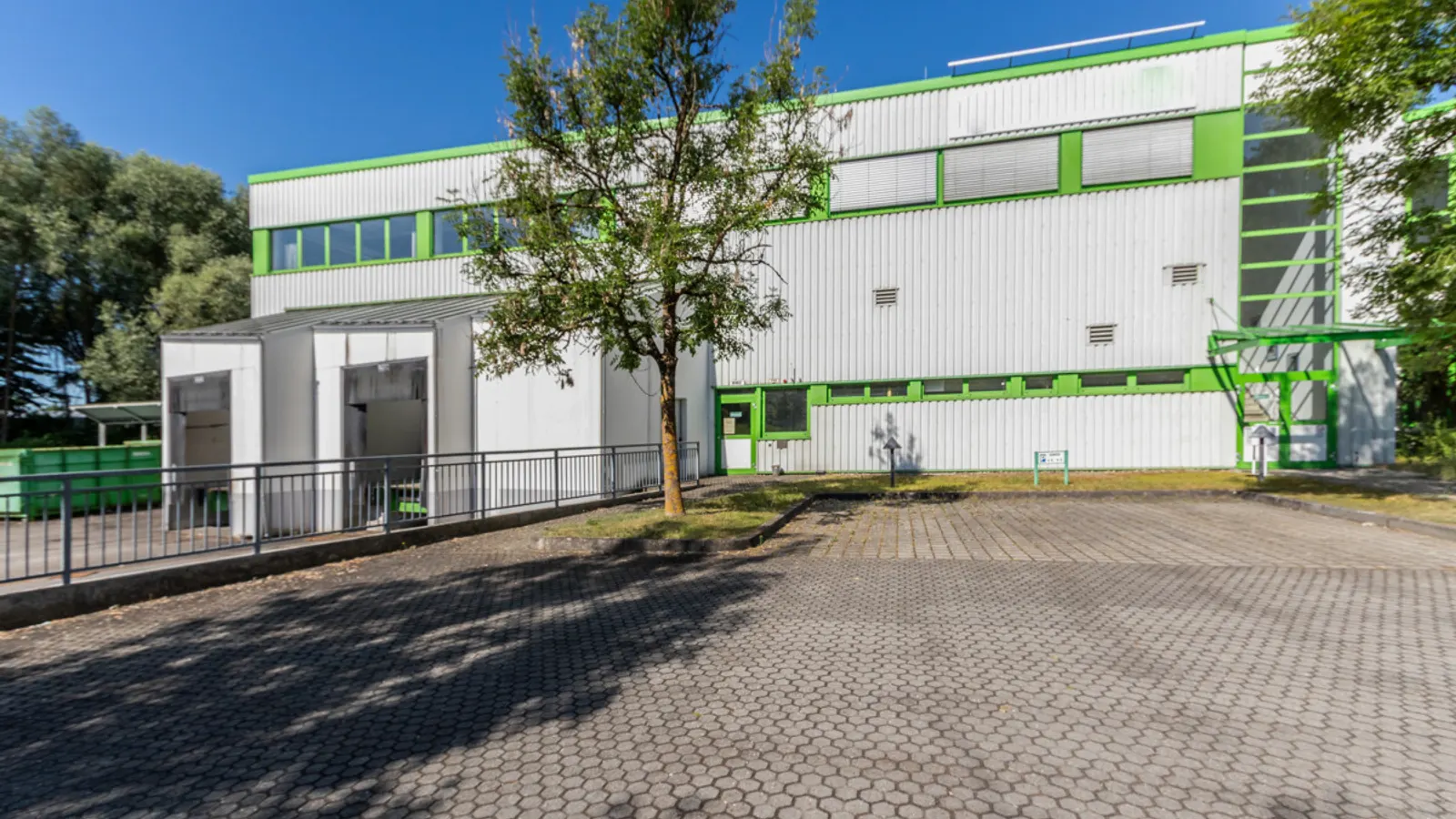 Geräumige Halle mit hervorragender Anbindung - Bild 1