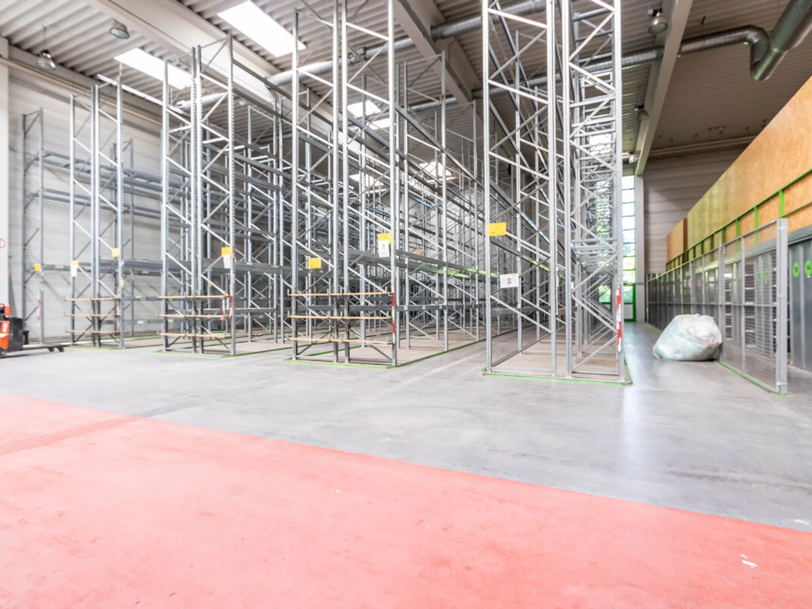 Geräumige Halle mit hervorragender Anbindung - Bild 4