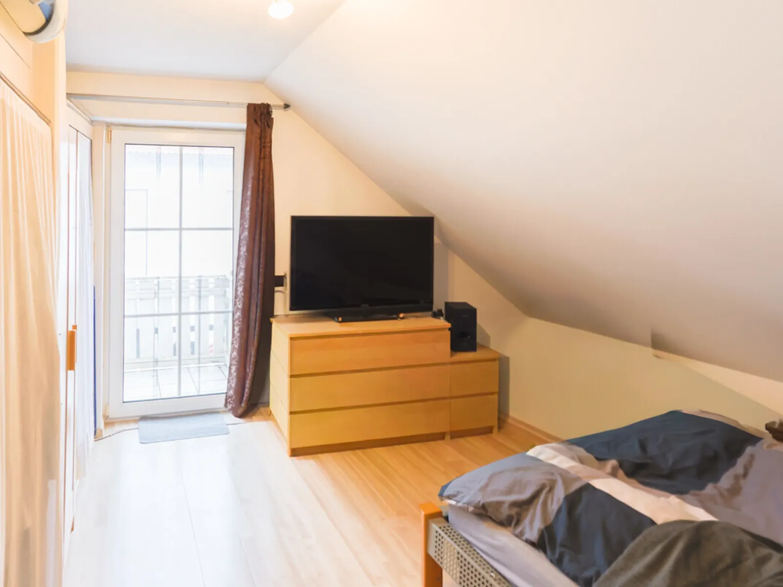 Zeitnah bezugsfrei: 2-Zimmer-Wohnung im 1.OG mit zwei Balkonen in ruhiger Lage! - Bild 4