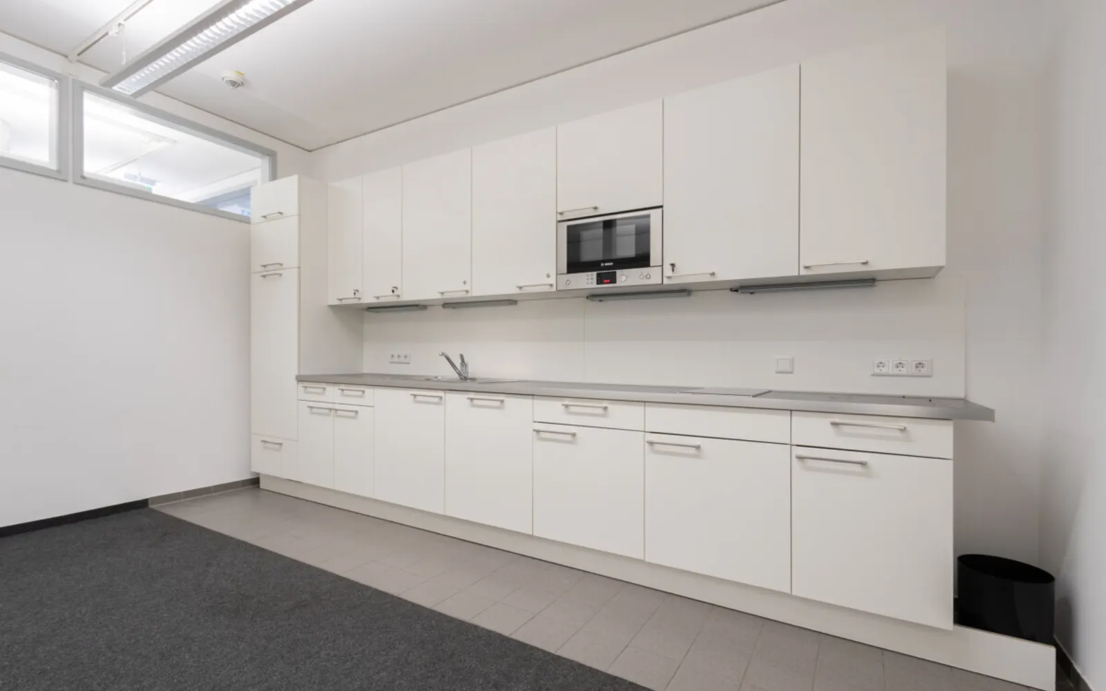 Große Bürofläche in modernem Geschäftsgebäude - Bild 13