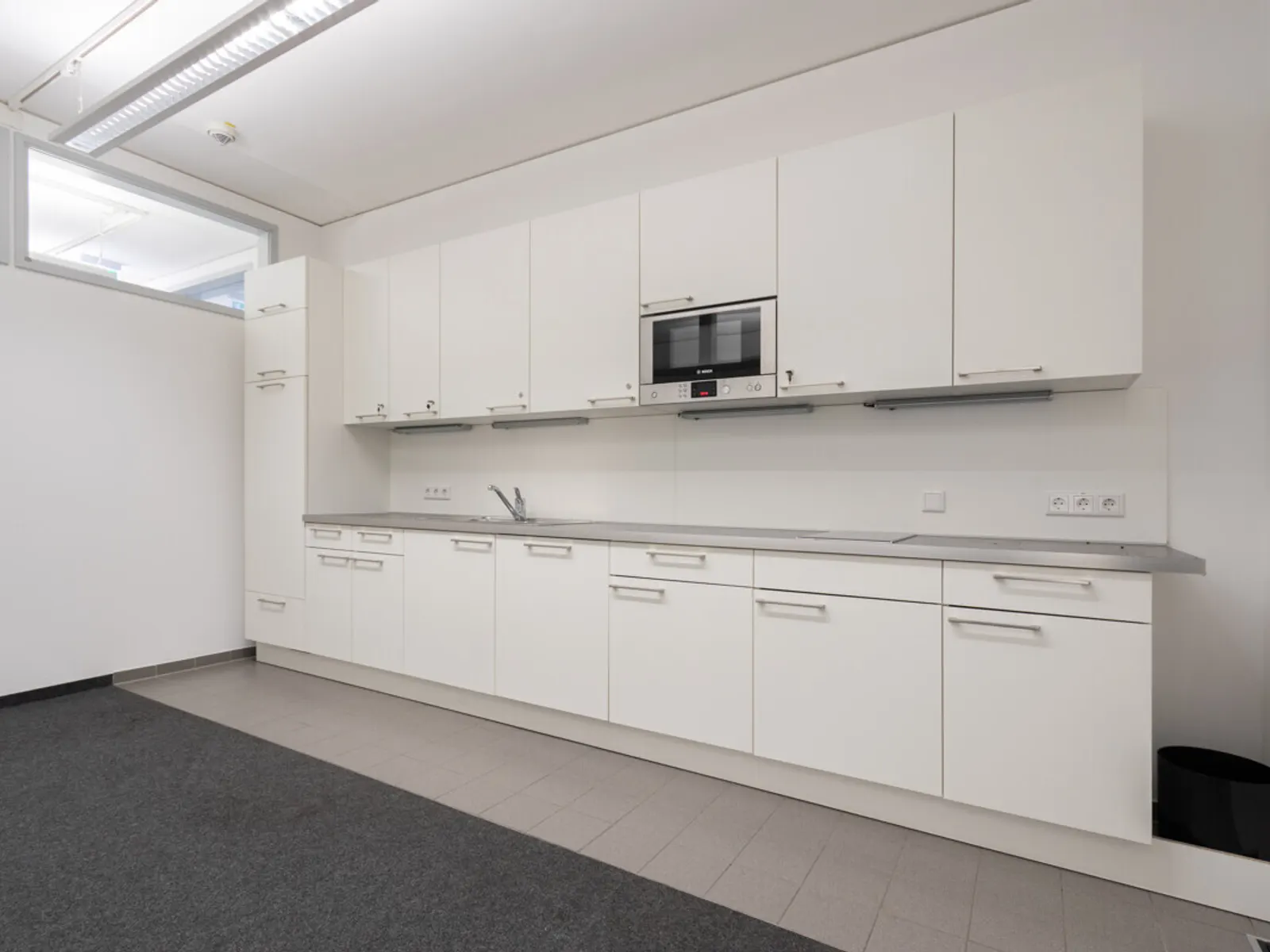 Große Bürofläche in modernem Geschäftsgebäude - Bild 13