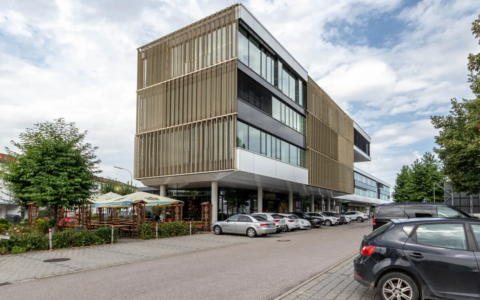 Große Bürofläche in modernem Geschäftsgebäude - Bild 1