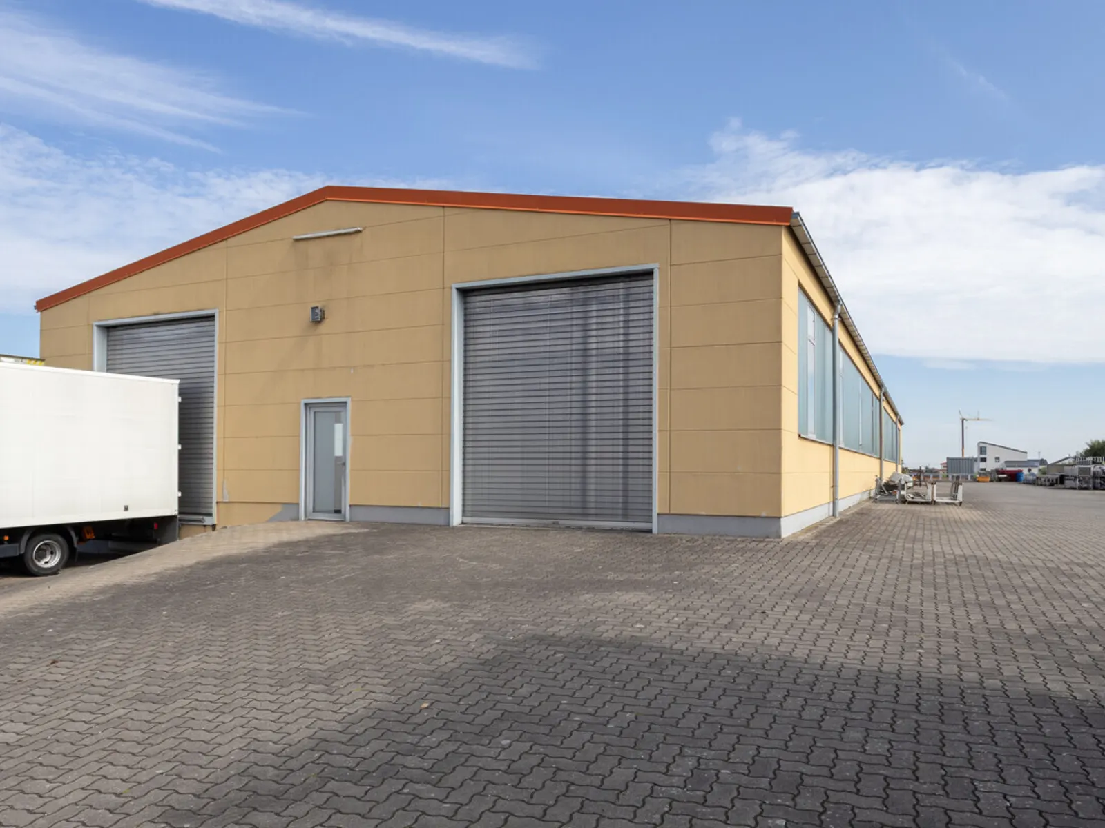 Ansprechendes Bürogebäude mit Halle in Nassenfels - Bild 15