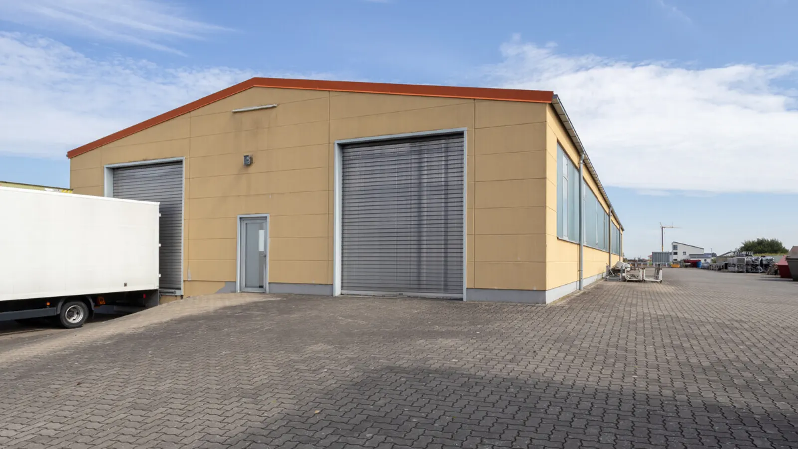 Ansprechendes Bürogebäude mit Halle in Nassenfels - Bild 15