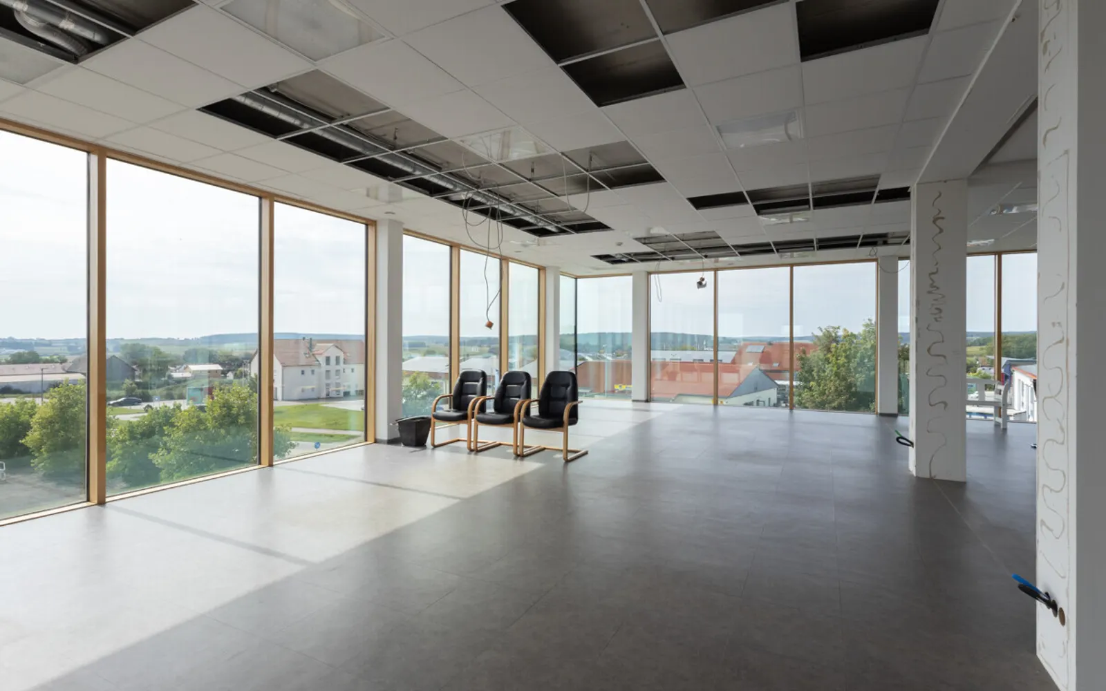 Ansprechendes Bürogebäude mit Halle in Nassenfels - Bild 4